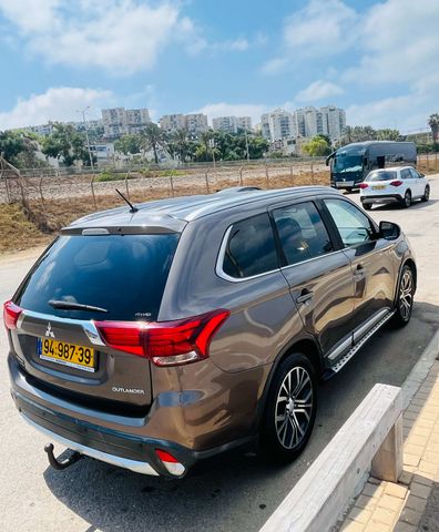 מיצובישי אאוטלנדר