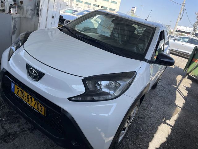 טויוטה אייגו X