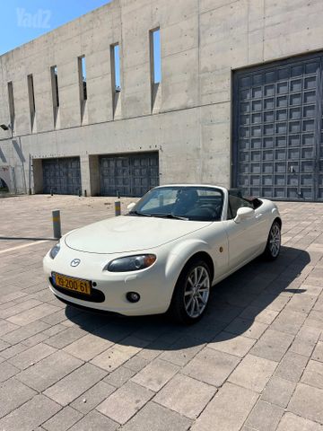 מודעת רכב מאזדה MX-5