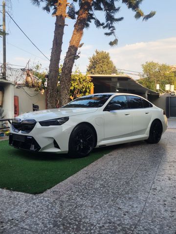 ב מ וו M5