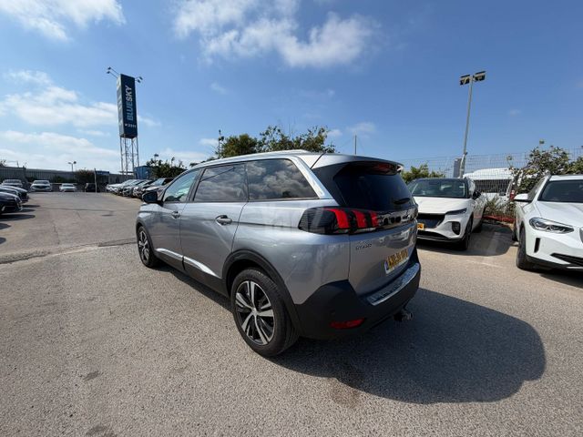 פיג'ו 5008