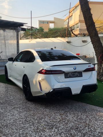 ב מ וו M5