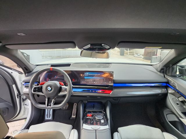 ב מ וו M5