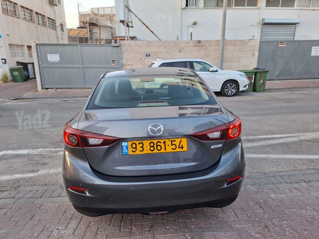 מאזדה 3