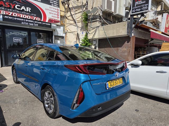 טויוטה פריוס