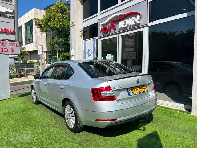 סקודה אוקטביה