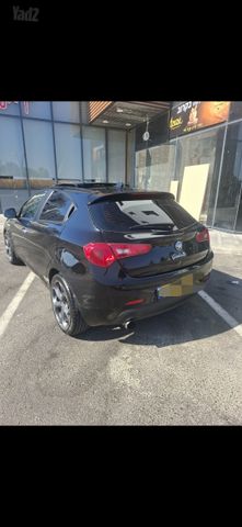 אלפא רומיאו ג'ולייטה