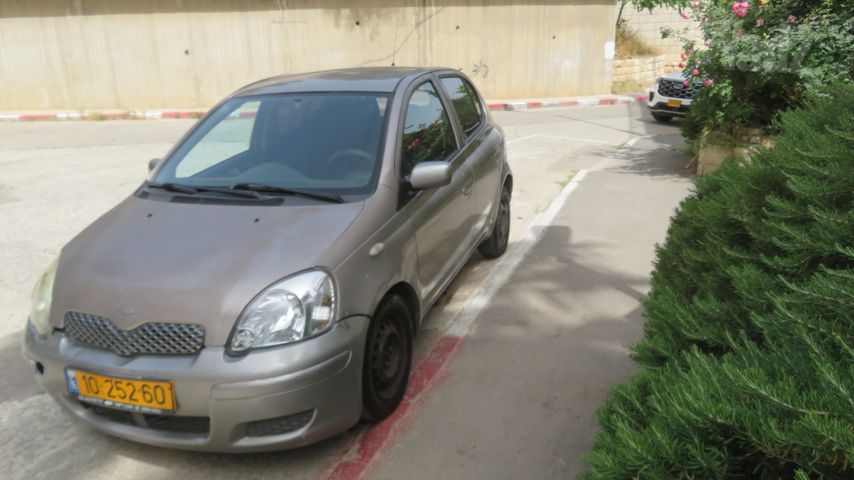 טויוטה יאריס