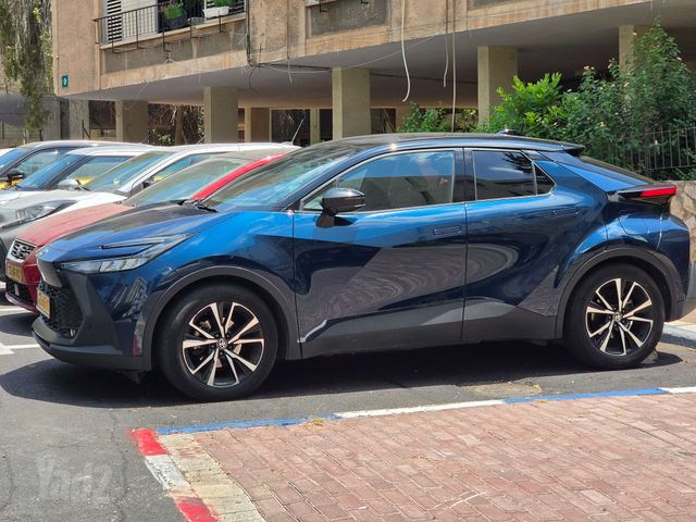 מודעת רכב טויוטה C-HR