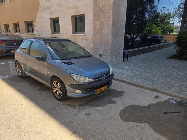 פיג'ו 206