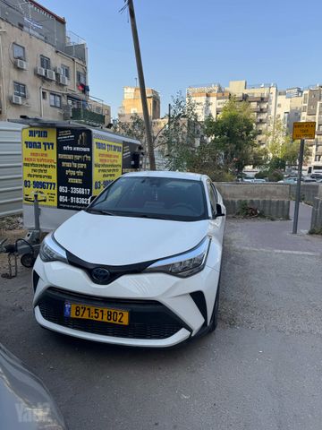 מודעת רכב טויוטה C-HR