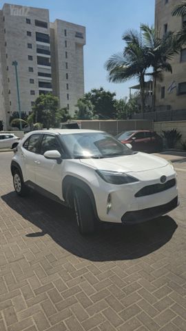 טויוטה יאריס קרוס
