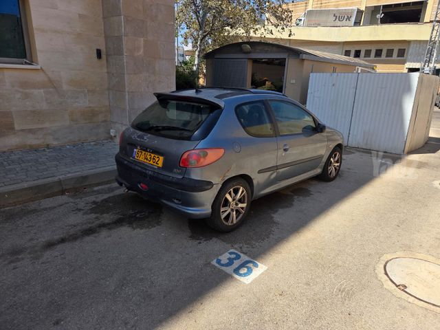 פיג'ו 206