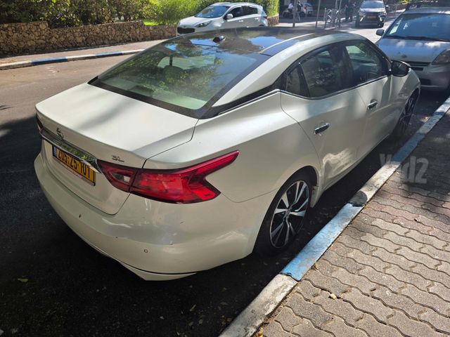ניסאן מקסימה