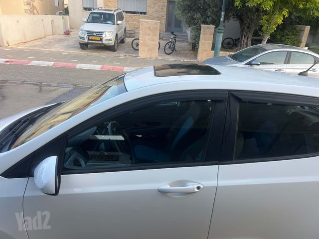 יונדאי i10