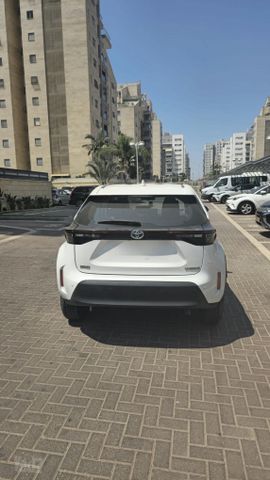 טויוטה יאריס קרוס