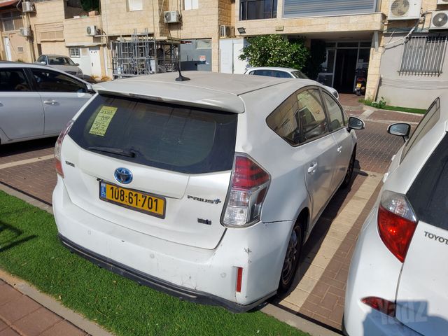 טויוטה פריוס פלוס
