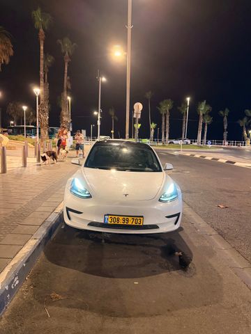 מודעת רכב טסלה מודל 3