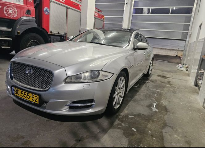 יגואר XJ