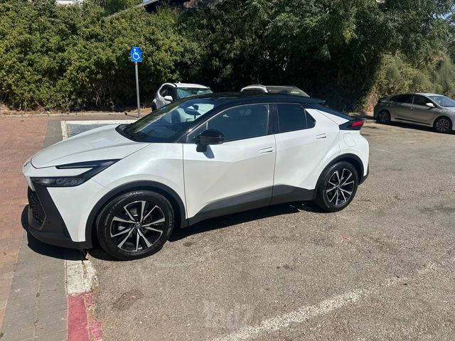 מודעת רכב טויוטה C-HR