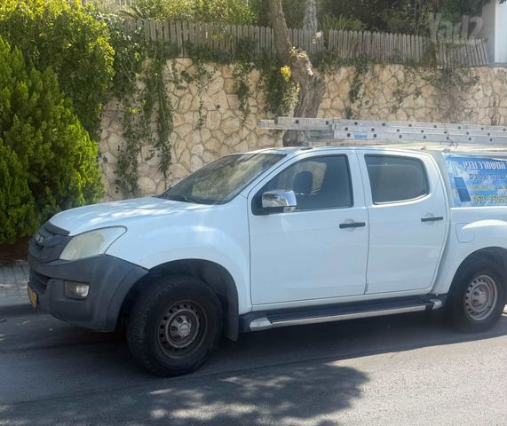 איסוזו די-מקס