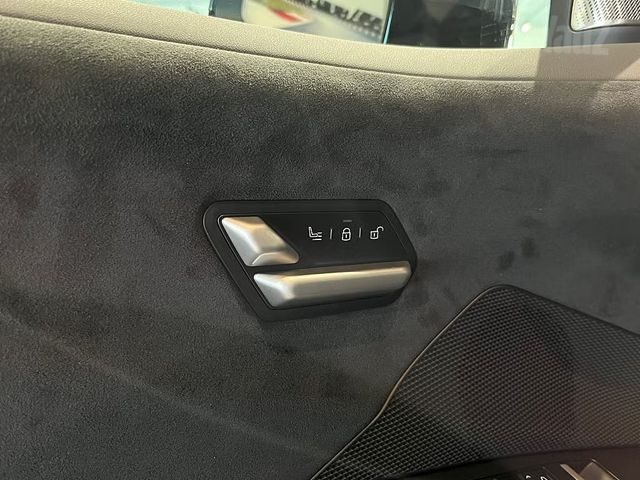 ב מ וו iX3