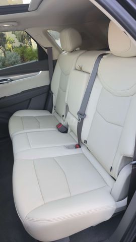 קאדילק XT5