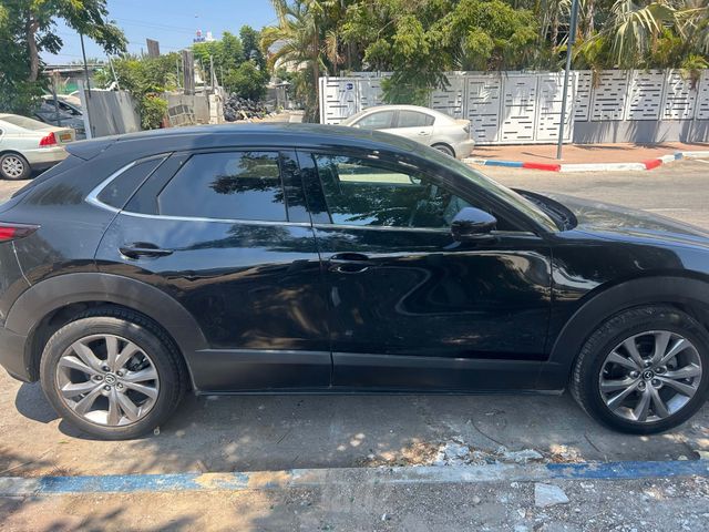 מודעת רכב מאזדה CX-30