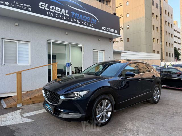 מודעת רכב מאזדה CX-30