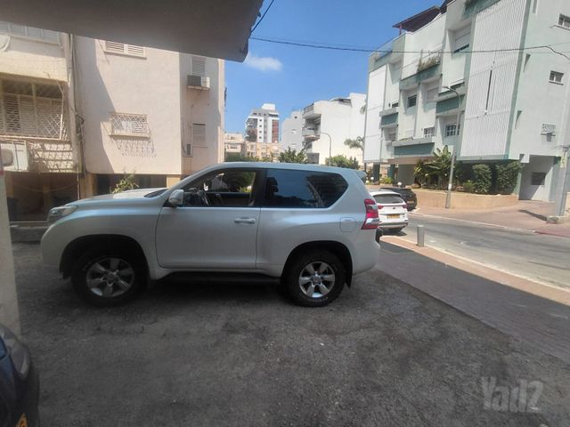 טויוטה לנד קרוזר