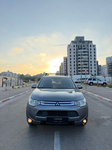 מיצובישי אאוטלנדר