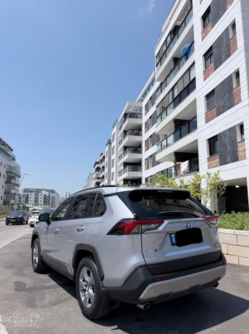 טויוטה RAV4