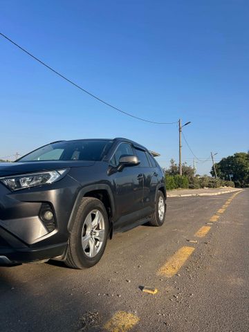 טויוטה RAV4