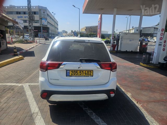 מיצובישי אאוטלנדר