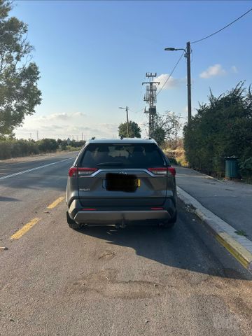 טויוטה RAV4