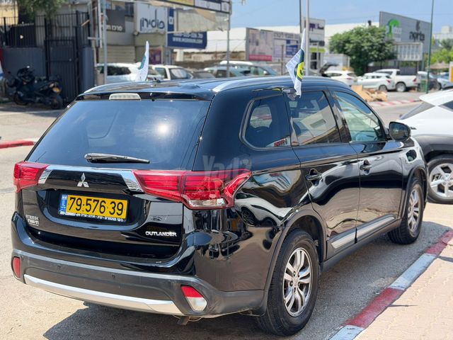 מיצובישי אאוטלנדר