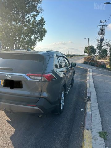 טויוטה RAV4