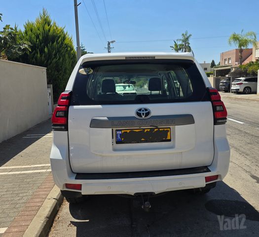 טויוטה לנד קרוזר