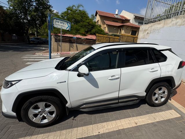 טויוטה RAV4