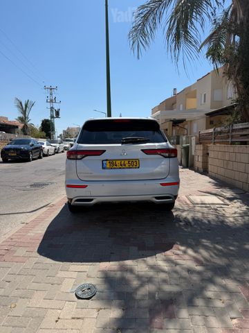 מיצובישי אאוטלנדר