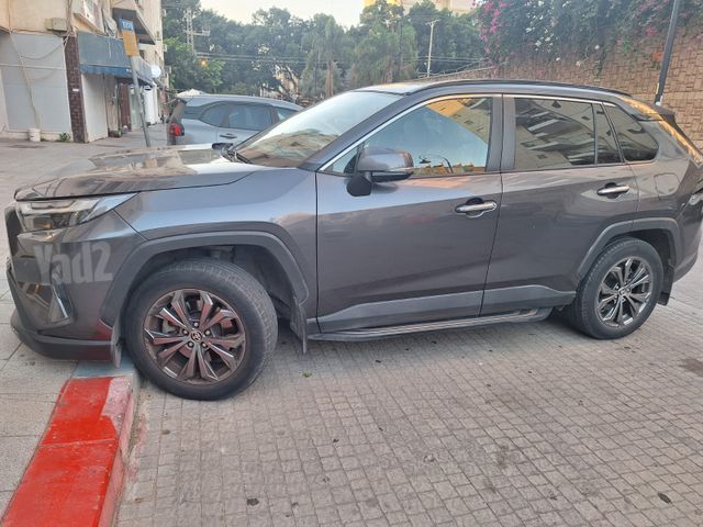 טויוטה RAV4