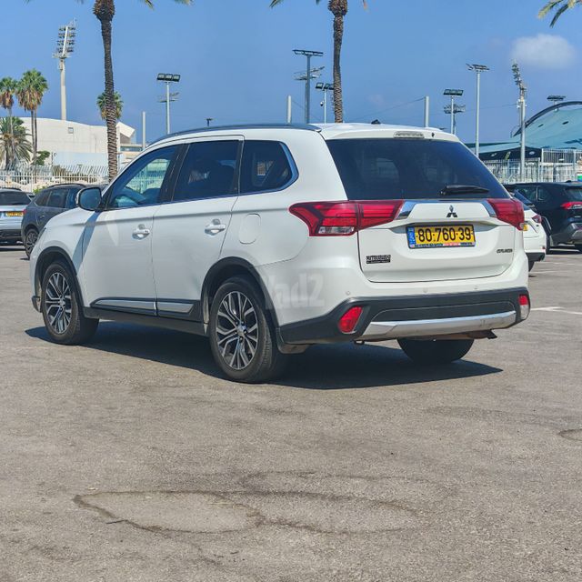 מיצובישי אאוטלנדר