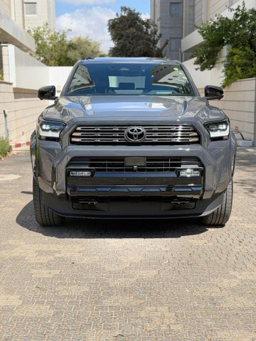 פור-ראנר 4X4 Limited היברידי אוט׳ 5 מק 5 דל 2.4 (278 כ״ס)