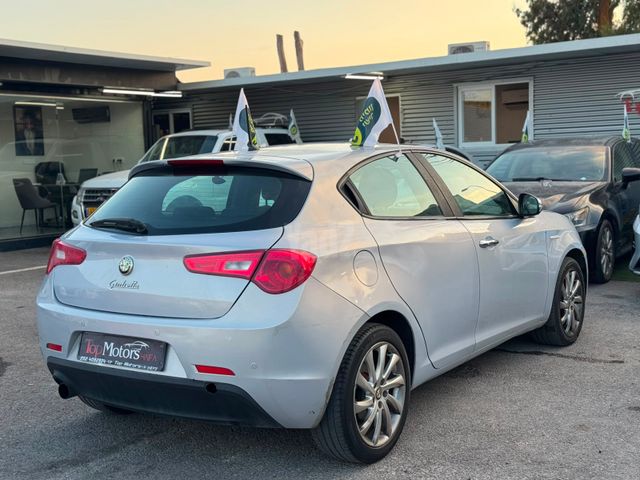 אלפא רומיאו ג'ולייטה