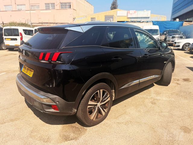 פיג'ו 3008