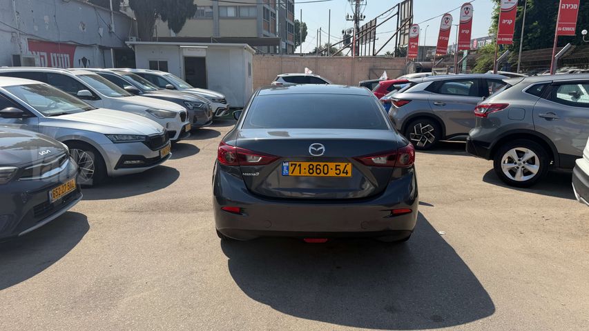 מאזדה 3