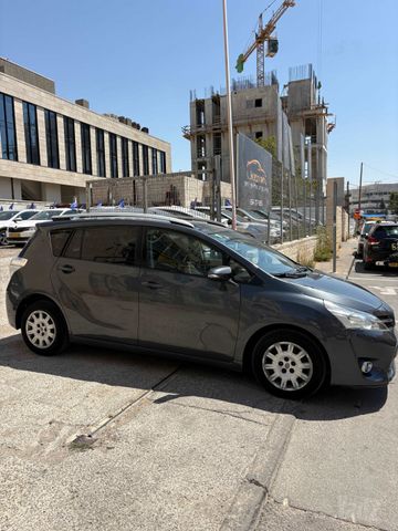 מודעת רכב טויוטה ורסו