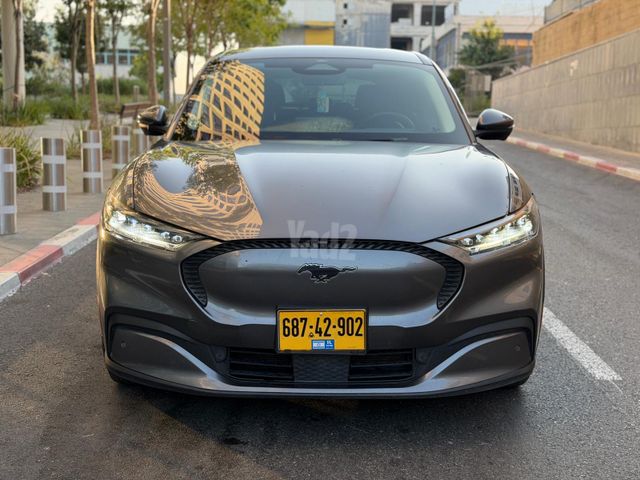 מודעת רכב פורד מוסטנג Mach-E