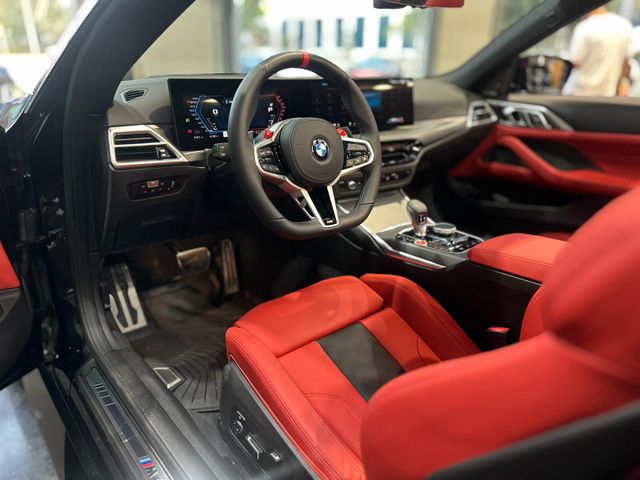 ב מ וו M4