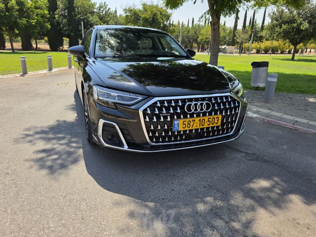 אאודי A8